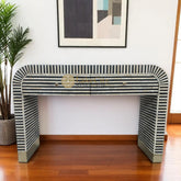 Console cascade à 2 tiroirs avec incrustations d'os, noire